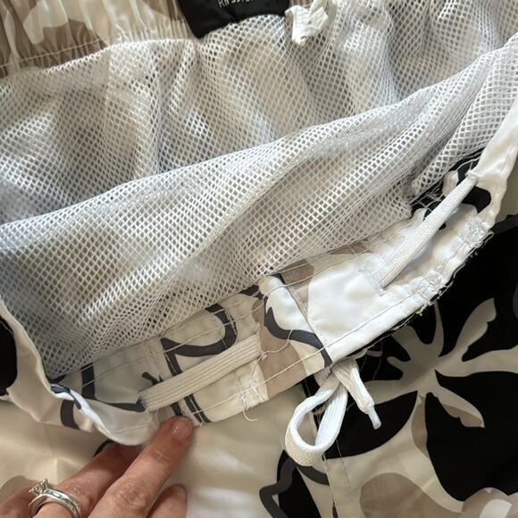 Beverly Hills Polo Club Black/White/Gray Floral Cargo Swim Trunks XL - Picture 7 of 11